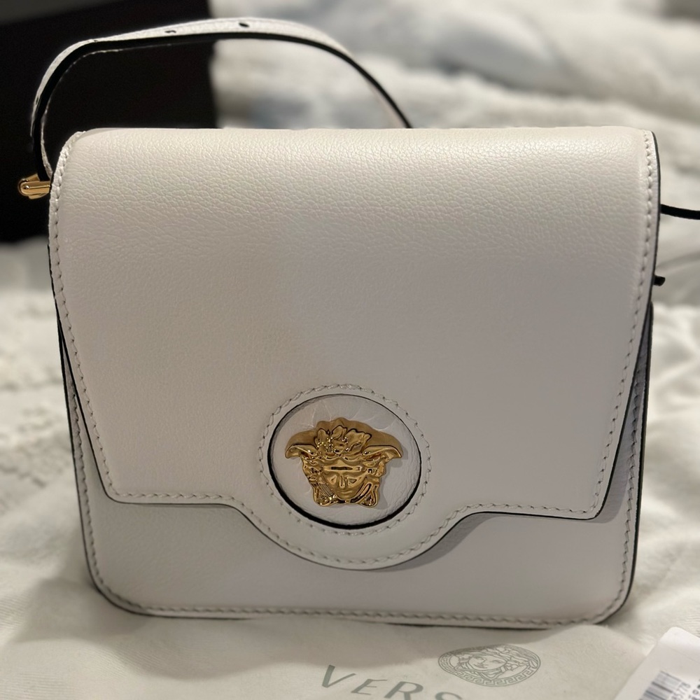 Versace
La Medusa crossbody bag